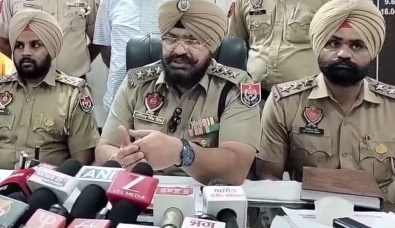 ਮੋਗਾ ਪੁਲਿਸ ਦਾ ਸਮਾਜ ਵਿਰੋਧੀ ਅਨਸਰਾਂ ’ਤੇ ਐਕਸ਼ਨ/ ਵੱਖ-ਵੱਖ ਮਾਮਲਿਆਂ ’ਚ 10 ਮੁਲਜ਼ਮ ਕਾਬੂ/ ਹੈਰੋਇਨ, ਡਰੱਗ ਮਨੀ ਤੇ ਹਥਿਆਰ ਬਰਾਮਦ