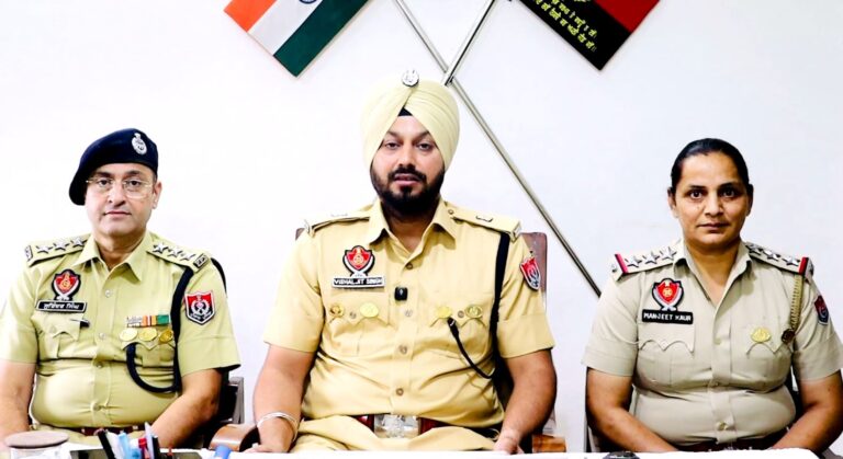 ਅੰਮ੍ਰਿਤਸਰ ਪੁਲਿਸ ਵੱਲੋਂ ਨਸ਼ਾ ਛੁਡਾਊ ਕੇਂਦਰ ਦਾ ਪਰਦਾਫਾਸ਼/ 43 ਲੋਕ ਛੁਡਾ ਕੇ ਮੁੱਖ ਸੰਚਾਲਕ ਸਮੇਤ 6 ਨੂੰ ਕੀਤਾ ਕਾਬੂ/ ਦੋ ਮੁਲਜ਼ਮਾਂ ਤੇ ਪਹਿਲਾਂ ਵੀ ਐਨਡੀਪੀਐਸ ਦੇ ਮਾਮਲੇ ਦਰਜ