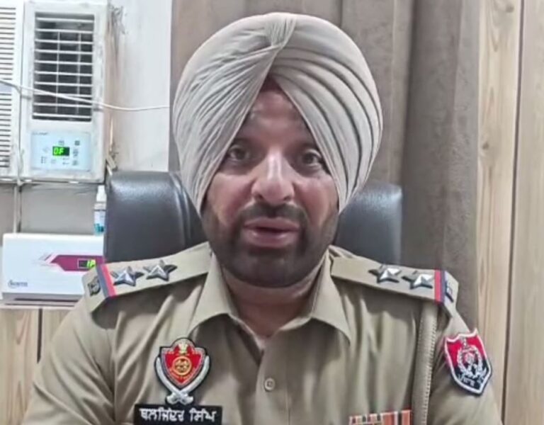 ਹੁਸ਼ਿਆਰਪੁਰ ’ਚ ਖੰਭੇ ਨਾਲ ਟਕਰਾਈ ਸਕੂਲੀ ਬੱਸ/ ਬੱਚਿਆਂ ਦਾ ਜਾਨੀ ਨੁਕਸਾਨ ਤੋਂ ਰਿਹਾ ਬਚਾਅ/ ਡਰਾਈਵਰ ਦੇ ਨਸ਼ੇ ’ਚ ਹੋਣ ਦੇ ਚਰਚੇ