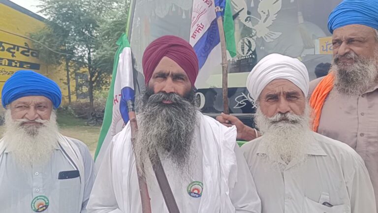 ਤਰਨ ਤਾਰਨ ਤੋਂ ਕਿਸਾਨਾਂ ਦਾ ਜਥਾ ਦਿੱਲੀ ਰਵਾਨਾ/ ਕੇਂਦਰ ਤੇ ਪੰਜਾਬ ਸਰਕਾਰ ਕੀਤੀ ਨਾਅਰੇਬਾਜ਼ੀ/ ਦਿੱਲੀ ਵਿਸ਼ੇ ਹੋਣ ਵਾਲੇ ਰੈਲੀ ’ਚ ਲੈਣਗੇ ਹਿੱਸਾ