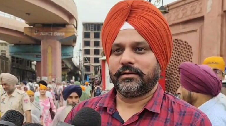 ਦਰਬਾਰ ਸਾਹਿਬ ਨੇੜਲੀ ਪਾਰਕਿੰਗ ’ਤੇ ਪੁੱਡਾ ਦਾ ਕਬਜ਼ਾ/ ਪੁਲਿਸ ਦੀ ਮੌਜੂਦਗੀ ’ਚ ਨੇਪਰੇ ਚੜ੍ਹੀ ਕਾਰਵਾਈ/ ਨਗਰ ਨਿਗਮ ਵੱਲੋਂ ਚਲਾਇਆ ਜਾਵੇਗਾ ਪਾਰਕਿੰਗ ਦਾ ਪ੍ਰਬੰਧ