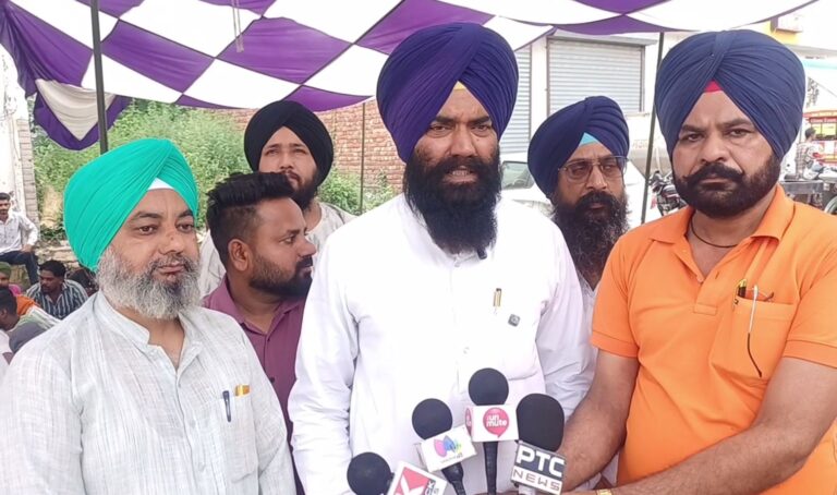 ਸਰਹਿੰਦ ’ਚ ਸਫਾਈ ਕਾਮਿਆਂ ਦਾ ਧਰਨਾ ਜਾਰੀ/ ਅਕਾਲੀ ਦਲ ਵੱਲੋਂ ਸਮਰਥਨ ਦਾ ਐਲਾਨ/ ਸਰਕਾਰ ਤੋਂ ਜਾਇਜ਼ ਮੰਗਾਂ ਮੰਨਣ ਦੀ ਮੰਗ