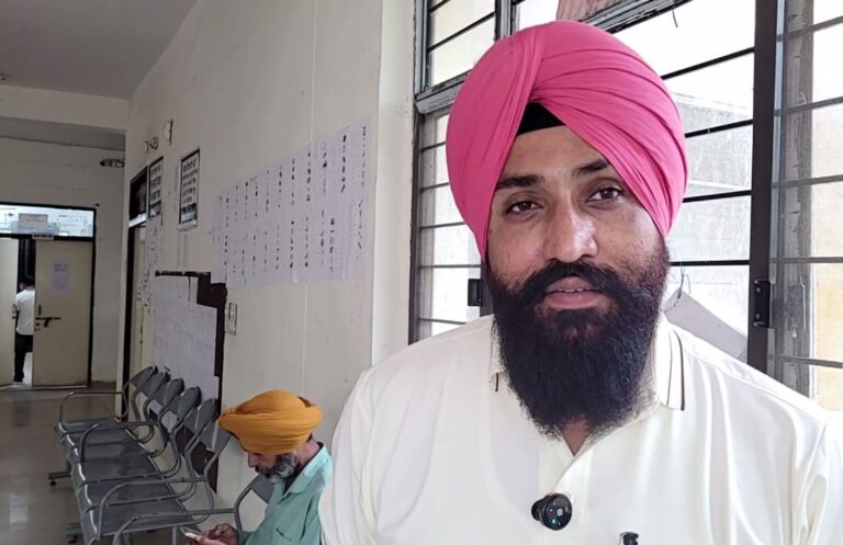 ਮੌੜ ਤਹਿਸੀਲ ‘ਚ ਇੰਤਕਾਲ ਮਾਮਲੇ ਨੂੰ ਲੈ ਕੇ ਵਿਵਾਦ/ ਐਸਡੀਐਮ ਤੇ ਸ਼ਿਕਾਇਤਕਰਤਾ ਆਏ ਆਹਮੋ-ਸਾਹਮਣੇ/ ਇੰਤਕਾਲ ਕੇਸਾਂ ’ਚ ਖੱਜਲ-ਖੁਆਰੀ ਦੇ ਲੱਗੇ ਇਲਜ਼ਾਮ