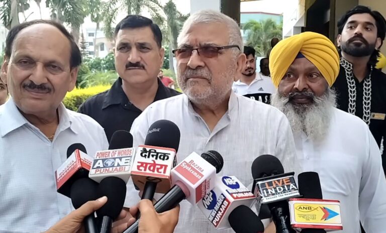 ਕਾਂਗਰਸ ਅੰਦਰਲੀ ਧੜੇਬੰਦੀ ਨੂੰ ਲੈ ਕੇ ਬੋਲੇ ਡਾ. ਗਾਂਧੀ/ ਪਾਰਟੀ ਅੰਦਰ ਸੱਭ ਚੰਗਾ ਹੋਣ ਦਾ ਕੀਤਾ ਦਾਅਵਾ/ ਕਿਹਾ, ਪੁਰਾਣਿਆਂ ਤੇ ਤਜਰਬੇ ਦਾ ਫਾਇਦਾ ਲਵੇਗੀ ਪਾਰਟੀ