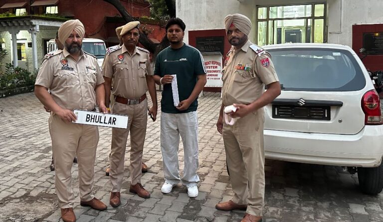 ਜਲੰਧਰ ਪੁਲਿਸ ਦਾ ਵਾਇਰਲ ਵੀਡੀਓ ਮਾਮਲੇ ’ਚ ਐਕਸ਼ਨ/ ਗੱਡੀ ’ਤੇ ਨਾਮ ਵਾਲੀ ਨੰਬਰ ਪਲੇਟ ਦਾ ਕੱਟਿਆ ਚੱਲਾਨ/ ਸ਼ਹਿਰ ਅੰਦਰ ਘੁੰਮਣ ਦੀ ਵੀਡੀਓ ਹੋਈ ਸੀ ਵਾਇਰਲ