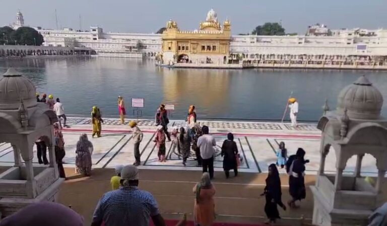ਸ੍ਰੀ ਦਰਬਾਰ ਸਾਹਿਬ ਵਿਖੇ ਮਨਾਇਆ ਪ੍ਰਕਾਸ਼ ਪੁਰਬ/ ਦੇਸ਼ ਵਿਦੇਸ਼ ਤੋਂ ਪਹੁੰਚੀ ਵੱਡੀ ਗਿਣਤੀ ਸੰਗਤ/ ਸ਼੍ਰੋਮਣੀ ਕਮੇਟੀ ਵੱਲੋਂ ਸੰਗਤਾਂ ਲਈ ਪੁਖਤਾ ਪ੍ਰਬੰਧ