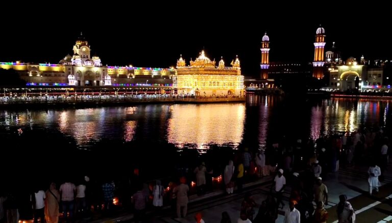 ਸ੍ਰੀ ਦਰਬਾਰ ਸਾਹਿਬ ਵਿਖੇ ਹੋਈ ਅਲੌਕਿਕ ਦੀਪਮਾਲਾ/ ਸ਼ਰਧਾ ਨਾਲ ਮਨਾਇਆ 8ਵੇਂ ਪਾਤਸ਼ਾਹ ਦਾ ਪ੍ਰਕਾਸ਼ ਪੁਰਬ/ ਦੀਪਮਾਲਾ ਤੇ ਆਤਿਸ਼ਬਾਜ਼ੀ ਨੇ ਪੇਸ਼ ਕੀਤਾ ਅਲੌਕਿਕ ਨਜ਼ਾਰਾ