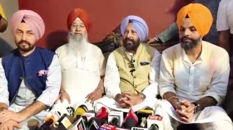 ਰੋਪੜ ’ਚ ਬੀਜੇਪੀ ਦੀ ਵਿਸ਼ਾਲ ਤਿਰੰਗਾ ਯਾਤਰਾ/ ਪੰਜਾਬ ਪ੍ਰਧਾਨ ਢਿੱਲੋਂ ਸਮੇਤ ਕਈ ਆਗੂ ਰਹੇ ਮੌਜੂਦ/ ਕਿਹਾ, ਸਾਰੀਆਂ ਸੀਟਾਂ ’ਤੇ ਇਕੱਲੇ ਚੋਣ ਲੜੇਗੀ ਭਾਜਪਾ