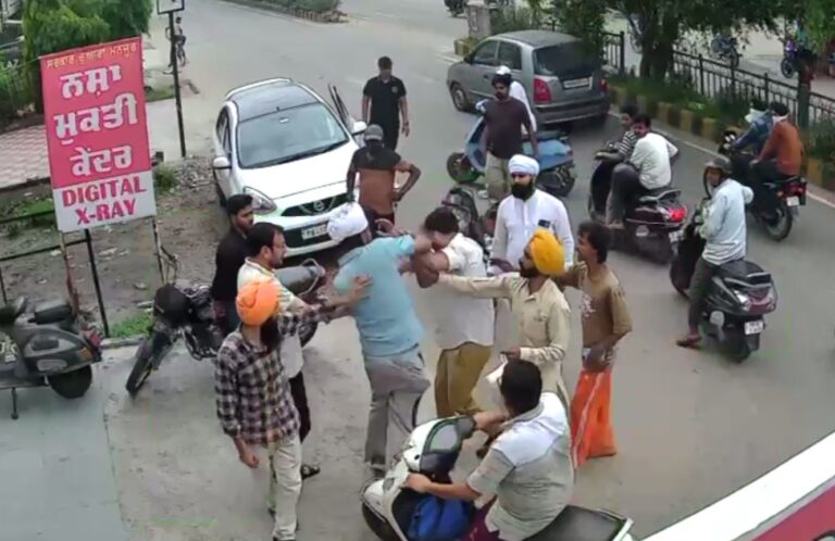 ਲੁਧਿਆਣਾ ’ਚ ਆਪ ਕੌਂਸਲਰ ਦੇ ਪੁੱਤਰ ’ਤੇ ਹਮਲਾ/ ਸਮਝੌਤਾ ਕਰਵਾਉਣ ਦੌਰਾਨ ਬਣਾਇਆ ਨਿਸ਼ਾਨਾ/ ਘਟਨਾ ਸੀਸੀਟੀਵੀ ’ਚ ਕੈਦ, ਪੁਲਿਸ ਕਰ ਰਹੀ ਜਾਂਚ