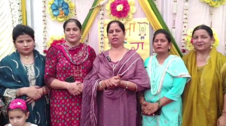 ਗੁਰਦਾਸਪੁਰ ਦੇ ਪਿੰਡ ਹਰਦਾਨ ਵਿਖੇ ਤੀਆਂ ਦੀਆਂ ਰੌਣਕਾਂ/ ਅਰਸੇ ਬਾਦ ਮਨਾਇਆ ਤੀਆਂ ਦਾ ਤਿਉਹਾਰ/ ਸਰਪੰਚ ਦੀਆਂ ਕੋਸ਼ਿਸ਼ਾਂ ਨੂੰ ਪਿਆ ਬੂਰ