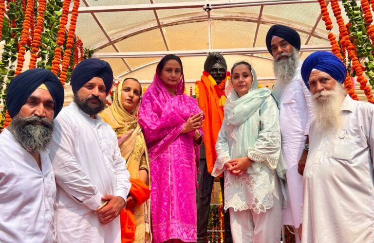 ਲੁਧਿਆਣਾ ਦੇ ਪਿੰਡ ਈਸੜੂ ਵਿਖੇ ਅਕਾਲੀ ਦਲ ਦਾ ਇਕੱਠ/ ਸਾਂਸਦ ਹਰਸਿਮਰਤ ਕੌਰ ਬਾਦਲ ਨੇ ਕੀਤਾ ਸੰਬੋਧਨ/ ਵਰਕਰਾਂ ਤੇ ਆਗੂਆਂ ’ਚ ਭਰਿਆ ਜੋਸ਼