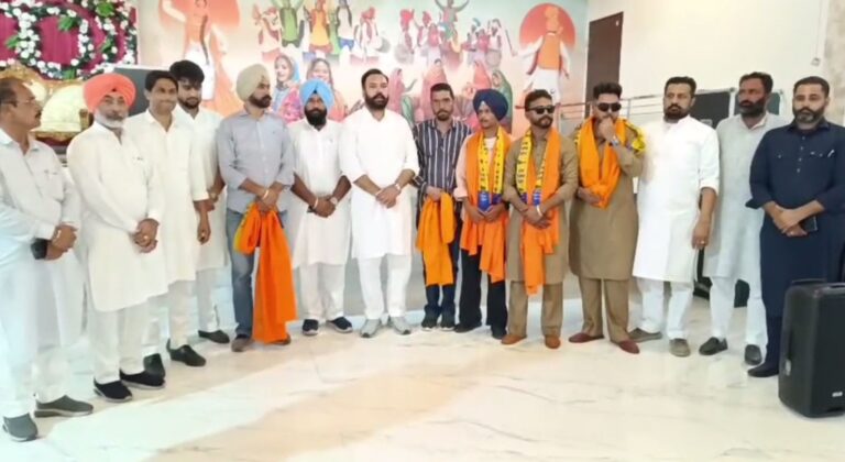 ਸਮਰਾਲਾ ਵਿਖੇ ਆਮ ਆਦਮੀ ਪਾਰਟੀ ਨੂੰ ਵੱਡਾ ਹੁੰਗਾਰਾ/ ਸੈਂਕੜੇ ਨੌਜਵਾਨਾਂ ਨੇ ਅਕਾਲੀ ਦਲ ਛੱਡ ‘ਆਪ’ ਦਾ ਫੜਿਆ ਪੱਲਾ/ ਵਿਧਾਇਕ ਦਿਆਲਪੁਰਾ ਨੇ ਕਰਵਾਇਆ ਸ਼ਾਮਲ
