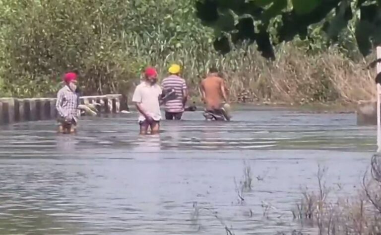 ਗੁਰਦਾਸਪੁਰ ਦੇ ਪਿੰਡ ਚੌਂਤਰਾ ਵਾਸੀਆਂ ਦੇ ਮੰਦੜੇ ਹਾਲ/ 80 ਸਾਲਾ ਬਾਅਦ ਵੀ ਬੁਨਿਆਦੀ ਸਹੂਲਤਾਂ ਤਰਸੇ ਲੋਕ/ ਸਰਕਾਰਾਂ ’ਤੇ ਲਗਾਤਾਰ ਅਣਗੌਲਿਆ ਕਰਨ ਦੇ ਲੱਗੇ ਇਲਜ਼ਾਮ