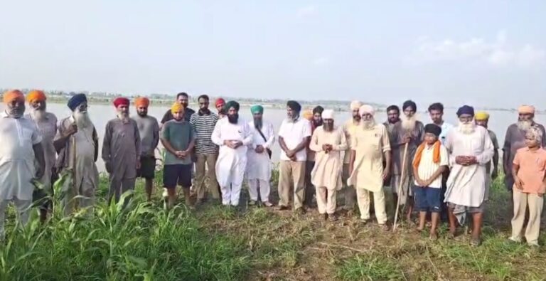 ਕਸਬਾ ਹਰੀਕੇ ਨੇੜੇ ਸਤਲੁਜ ਦਰਿਆ ਦੀ ਮਾਰ/ ਬੰਨ੍ਹ ਨੂੰ ਢਾਹ ਕਾਰਨ ਜ਼ਮੀਨਾਂ ਤੇ ਘਰਾਂ ਨੂੰ ਖਤਰਾ/ ਪ੍ਰਸ਼ਾਸਨ ’ਤੇ ਮਸਲਾ ਅਣਗੋਲਣ ਦੇ ਇਲਜ਼ਾਮ