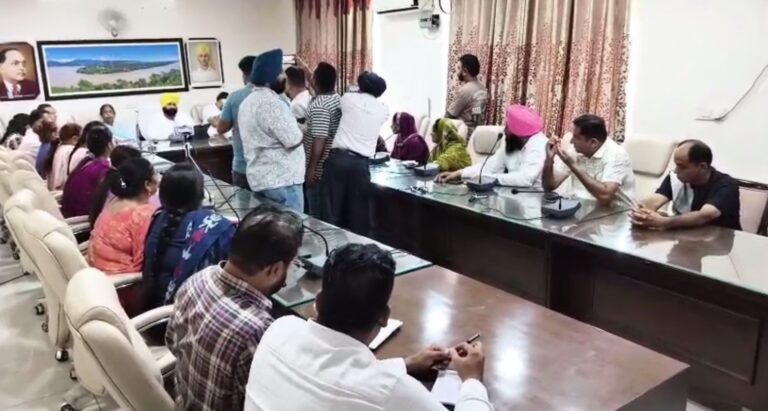 ਨੰਗਲ ਨਗਰ ਕੌਂਸਲ ਦੀ ਮੀਟਿੰਗ ਦੌਰਾਨ ਅਹਿਮ ਫੈਸਲੇ/ ਸਿੱਖਿਆ ਮੰਤਰੀ ਦੀ ਅਗਵਾਈ ਹੇਠ ਹੋਈ ਮੀਟਿੰਗ/ ਚਾਰ ’ਚੋਂ ਤਿੰਨ ਪ੍ਰਸਤਾਵ ਸਰਬਸੰਮਤੀ ਨਾਲ ਪਾਸ