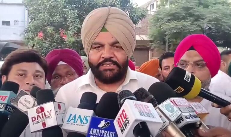 ਅੰਮ੍ਰਿਤਸਰ ’ਚ ਮਹਿੰਗਾਈ ਖਿਲਾਫ ਕਾਂਗਰਸ ਦਾ ਪ੍ਰਦਰਸ਼ਨ/ ਕੇਂਦਰ ਸਰਕਾਰ ਦਾ ਪੁਤਲਾ ਫੂਕ ਕੇ ਕੀਤੀ ਨਾਅਰੇਬਾਜ਼ੀ/ ਗੁਰਜੀਤ ਸਿੰਘ ਔਜਲਾ, ਮਿੱਠੂ ਮਦਾਨ ਅਤੇ ਅਨਿਲ ਜੋਸ਼ੀ ਨੇ ਸਾਧੇ ਤਿੱਖੇ ਨਿਸ਼ਾਨੇ