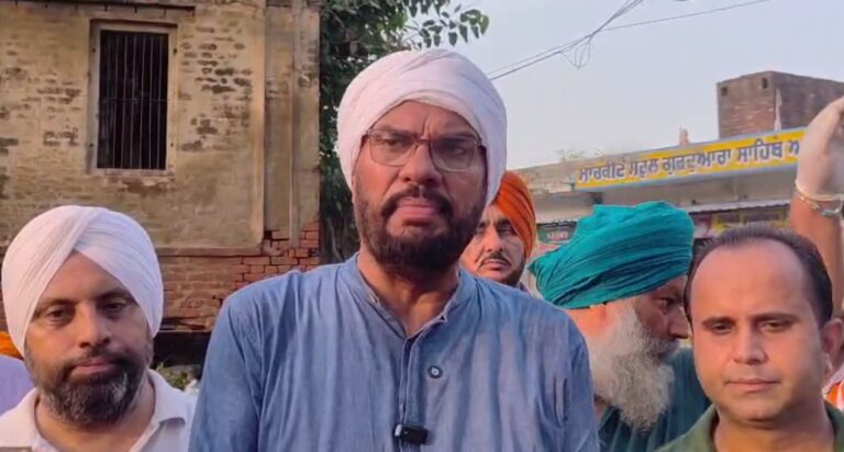 ਅਜਨਾਲਾ ’ਚ ਵਿਧਾਇਕ ਧਾਲੀਵਾਲ ਨੇ ਕੀਤੀ ਸਫਾਈ/ ਮਿਸ਼ਨ ਕਲੀਨ ਪੰਜਾਬ ਤਹਿਤ ਚਲਾਈ ਸਫਾਈ ਮੁਹਿੰਮ/ ਗੰਦਗੀ ਫੈਲਾਉਣ ਵਾਲਿਆਂ ਨੂੰ ਸਖਤ ਕਾਰਵਾਈ ਦੀ ਚਿਤਾਵਨੀ