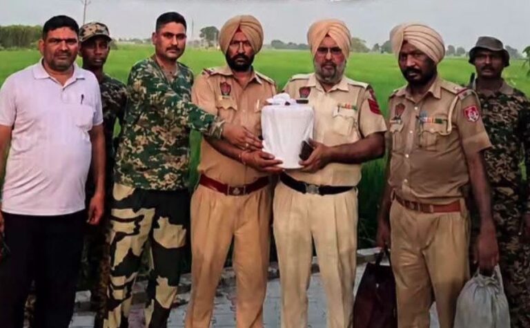 ਤਰਨ ਤਾਰਨ ਪੁਲਿਸ ਹੱਥ ਲੱਗੀ ਵੱਡੀ ਸਫਲਤਾ/ 4 ਕਿੱਲੋ 405 ਗਰਾਮ ਹੈਰੋਇਨ ਬਰਾਮਦ/ ਸਰਹੱਦ ਨੇੜੇ ਖੇਤਾਂ ’ਚ ਪਈ ਮਿਲੀ ਖੇਪ