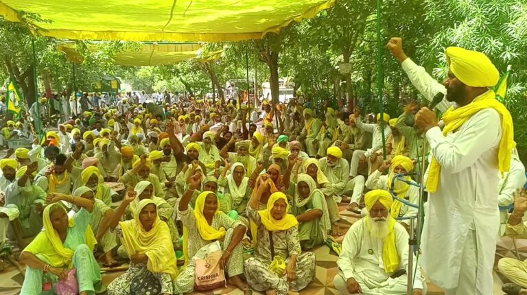 ਮਾਨਸਾ ਡੀਸੀ ਦਫਤਰ ਅੱਗੇ ਕਿਸਾਨਾਂ ਦਾ ਪ੍ਰਦਰਸ਼ਨ/ ਬੀਕੇਯੂ ਉਗਰਾਹਾਂ ਦੇ ਸੱਦੇ ’ਤੇ ਅਣਮਿੱਥੇ ਦਾ ਮੋਰਚਾ ਸ਼ੁਰੂ/ ਮੰਗਾਂ ਮੰਨੇ ਜਾਣ ਤਕ ਧਰਨਾ ਜਾਰੀ ਰੱਖਣ ਦਾ ਐਲਾਨ