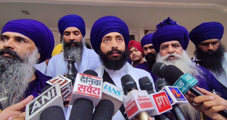 ਅਕਾਲ ਤਖਤ ਸਾਹਿਬ ਵਿਖੇ ਸਿੱਖ ਜਥੇਬੰਦੀਆਂ ਦੀ ਅਰਦਾਸ/ ਪਾਵਨ ਸਰੂਪਾਂ ਦੀ ਬੇਅਦਬੀ ‘ਤੇ ਜਤਾਇਆ ਰੋਸ/ ਸ਼੍ਰੋਮਣੀ ਕਮੇਟੀ ਦੀ ਲਾਪਰਵਾਹੀ ‘ਤੇ ਚੁੱਕੇ ਸਵਾਲ