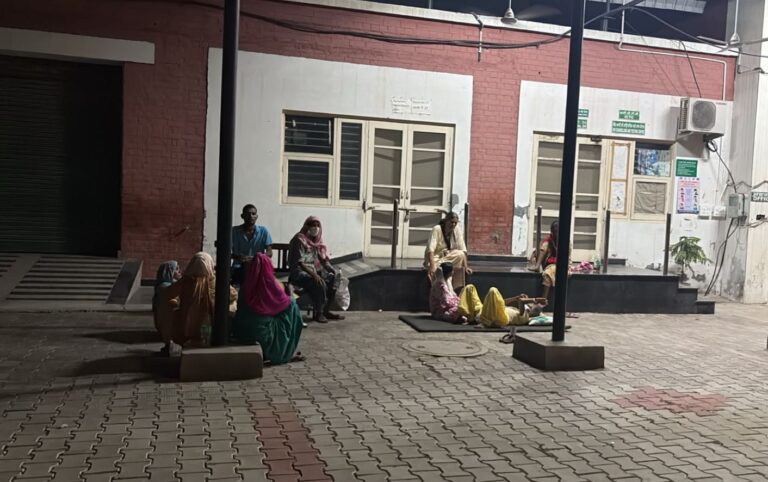 ਪਟਿਆਲਾ ਦੇ ਟੀਬੀ ਹਸਪਤਾਲ ’ਚ ਬਿਜਲੀ ਗੁੱਲ/ ਹਸਪਤਾਲ ’ਚ ਢਾਈ ਘੰਟਿਆਂ ਤਕ ਆਈ ਬਿਜਲੀ/ ਬੇਹਾਲ ਹੋਏ ਮਰੀਜ਼, ਪਰਿਵਾਰਕ ਮੈਂਬਰ ਵੀ ਪ੍ਰੇਸ਼ਾਨ