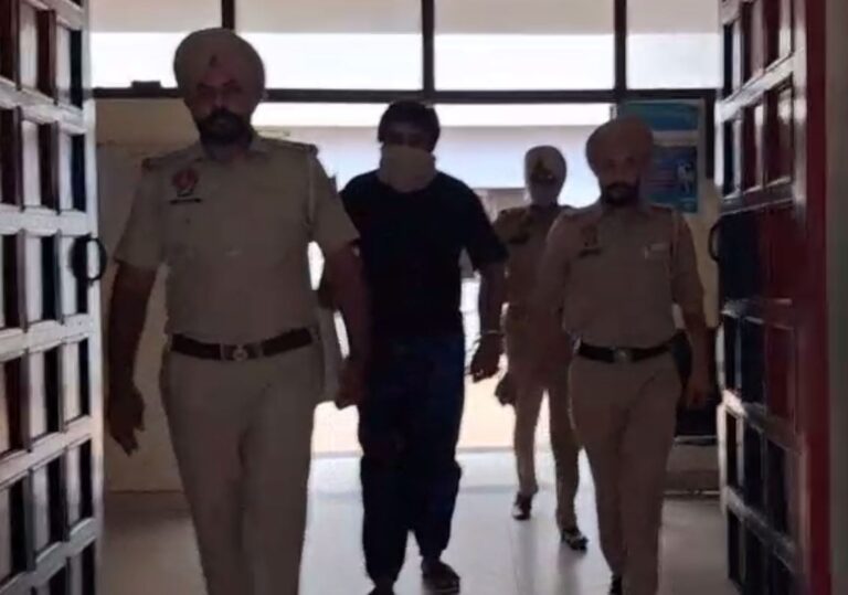 ਮੋਰਿੰਡ ਪੁਲਿਸ ਵੱਲੋਂ ਫਾਇਰਿੰਗ ਮਾਮਲੇ ਦਾ ਦੋਸ਼ੀ ਕਾਬੂ/ ਮੁਲਜ਼ਮ ਤੋਂ ਲਾਇਸੰਸੀ ਹਥਿਆਰ ਤੇ ਥਾਰ ਕਾਰ ਬਰਾਮਦ/ ਪੁਲਿਸ ਨੇ ਰਿਮਾਂਡ ਲੈ ਕੇ ਅਗਲੀ ਜਾਂਚ ਕੀਤੀ ਸ਼ੁਰੂ