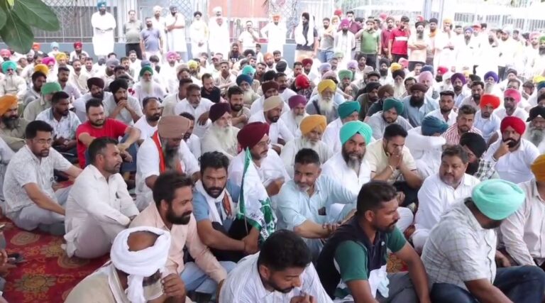ਮੋਗਾ ’ਚ ਨੈਸਲੇ ਫੈਕਟਰੀ ਅੱਗ ਕਿਸਾਨਾਂ ਦਾ ਧਰਨਾ/ ਦੁੱਧ ਦੇ ਰੇਟਾਂ ’ਚ ਕਥਿਤ ਵਿਤਕਰਾ ਬੰਦ ਕਰਨ ਦੀ ਮੰਗ/ ਮੰਗਾਂ ਨਾ ਮੰਨਣ ਤੇ ਸੰਘਰਸ਼ ਤਿੱਖਾ ਕਰਨ ਦੀ ਚਿਤਾਵਨੀ