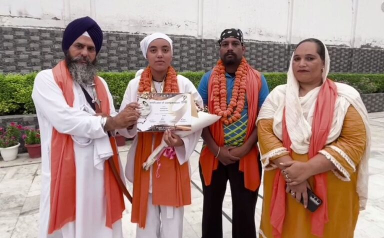 ਫਤਹਿਗੜ੍ਹ ਦੀ ਰੋਜ਼ਦੀਪ ਕੌਰ ਨੇ ਚਮਕਾਇਆ ਜ਼ਿਲ੍ਹੇ ਦਾ ਨਾਮ/ ਤਾਈਕਵਾਂਡੋ ਚੈਂਪੀਅਨਸ਼ਿਪ ‘ਚ ਜਿੱਤਿਆ ਸਿਲਵਰ ਮੈਡਲ/ ਗੁਰਦੁਆਰਾ ਜੋਤੀ ਸਰੂਪ ਸਾਹਿਬ ਵਿਖੇ ਕੀਤਾ ਸਨਮਾਨਿਤ