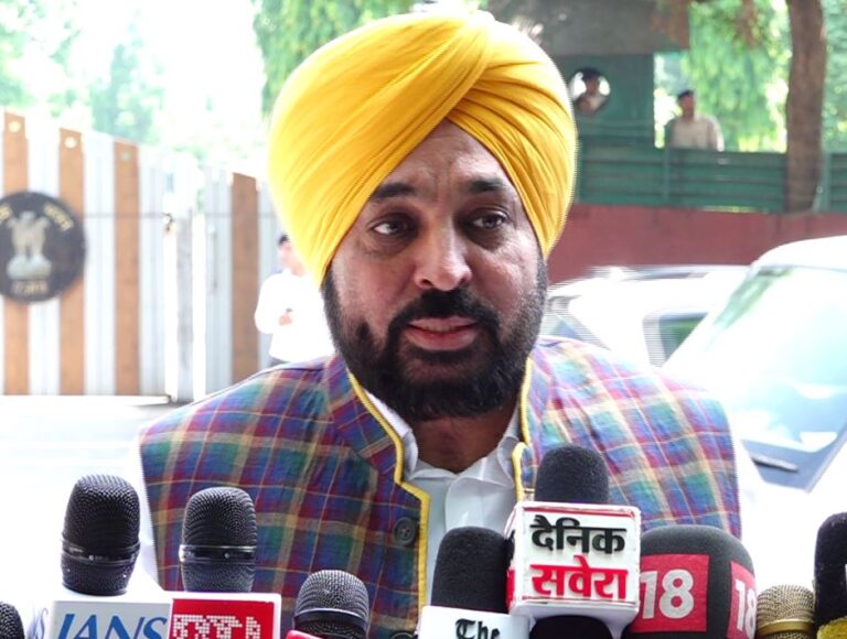 ਮੁੱਖ ਮੰਤਰੀ ਮਾਨ ਦੀ ਰਾਜਪਾਲ ਨਾਲ ਮੁਲਾਕਾਤ/ ਭਾਈ ਹਵਾਰਾ ਨੂੰ ਪੈਰੋਲ ਮਾਮਲੇ ’ਚ ਗੱਲਬਾਤ/ ਰਾਜਪਾਲ ਵੱਲੋਂ ਛੇਤੀ ਫੈਸਲਾ ਲੈਣ ਦਾ ਭਰੋਸਾ