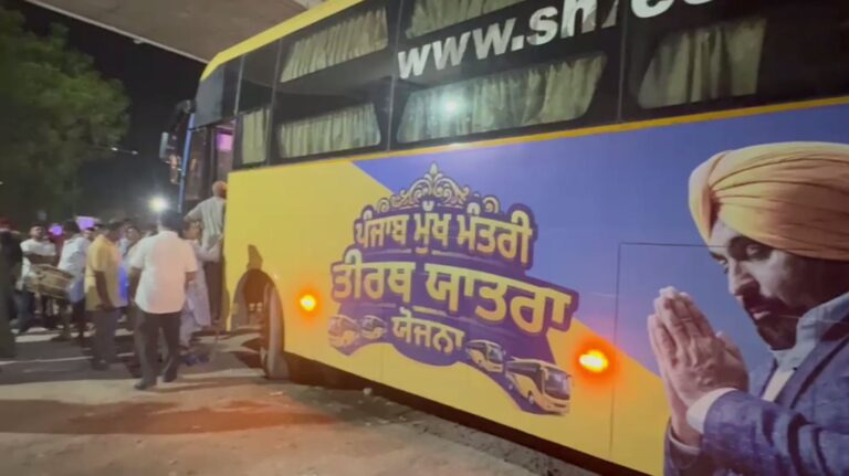 ਨੰਗਲ ਤੋਂ ਸ਼ਰਧਾਲੂਆਂ ਦੀ ਬੱਸ ਰਵਾਨਾ/ ਸਿੱਖਿਆ ਮੰਤਰੀ ਨੇ ਦਿਖਾਈ ਹਰੀ ਝੰਡੀ/ ਹਰਿਦੁਆਰ ਤੇ ਮਥੁਰਾ ਦੀ ਯਾਤਰਾ ਕਰਨਗੇ ਸ਼ਰਧਾਲੂ