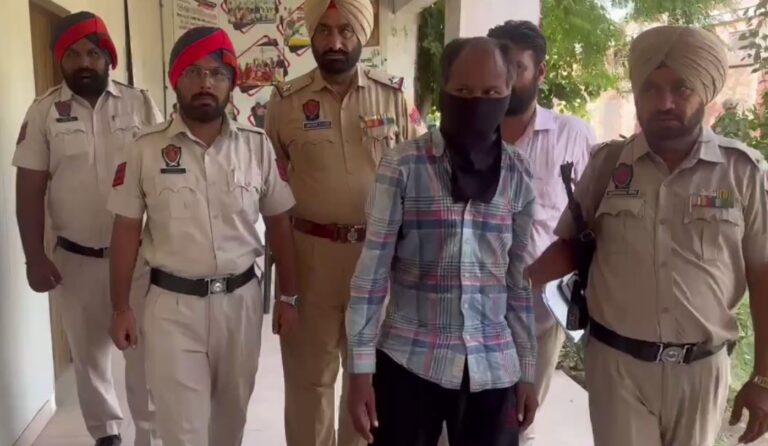 ਫਰੀਦਕੋਟ ਪੁਲਿਸ ਵੱਲੋਂ ਨਸ਼ੇ ਤੇ ਡਰੱਗ ਮਨੀ ਸਮੇਤ ਇਕ ਕਾਬੂ/ 600 ਗ੍ਰਾਮ ਹੀਰੋਇਨ ਤੇ 5100 ਡਰੱਗ ਮਨੀ ਬਰਾਮਦ/ ਪਹਿਲਾਂ ਵੀ 6 ਮਾਮਲੇ ਦਰਜ, ਜ਼ਮਾਨਤ ’ਤੇ ਆਇਆ ਸੀ ਬਾਹਰ