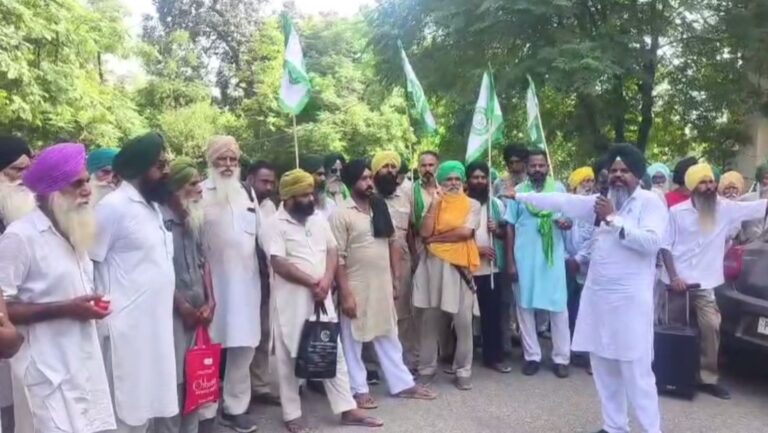 ਫਰੀਦਕੋਟ ’ਚ ਧਰਨਾਕਾਰੀ ਕਿਸਾਨਾਂ ਦਾ ਵੱਡਾ ਐਲਾਨ/ ਰੋਜ਼ਾਨਾ ਗ੍ਰਿਫਤਾਰੀਆਂ ਦੇਣ ਦੇ ਸਿਲਸਿਲਾ ਸ਼ੁਰੂ/ 9 ਸਤੰਬਰ ਤੱਕ ਚੱਲੇਗਾ ਗ੍ਰਿਫਤਾਰੀਆਂ ਦਾ ਸਿਲਸਿਲਾ