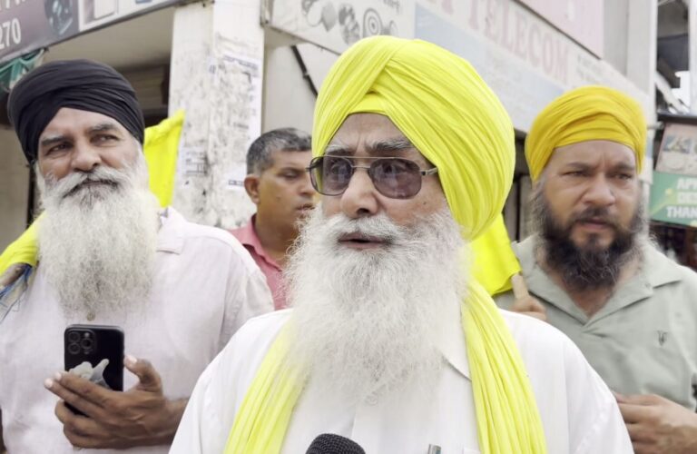 ਗੁਰਦਾਸਪੁਰ ਪੁਲਿਸ ਦਾ ਕਿਸਾਨਾਂ ਨਾਲ ਪਿਆ ਪੇਚਾ/ ਮਾਮਲੇ ’ਚ ਨਾਮਜ਼ਦ ਭਰਾ ਦੀ ਭੈਣ ਨੂੰ ਕੀਤਾ ਗ੍ਰਿਫਤਾਰ/ ਲੋਕ ਰੋਹ ਵੇਖ ਕੇ ਪੁਲਿਸ ਨੇ ਰਿਹਾਅ ਕੀਤੀ ਲੜਕੀ
