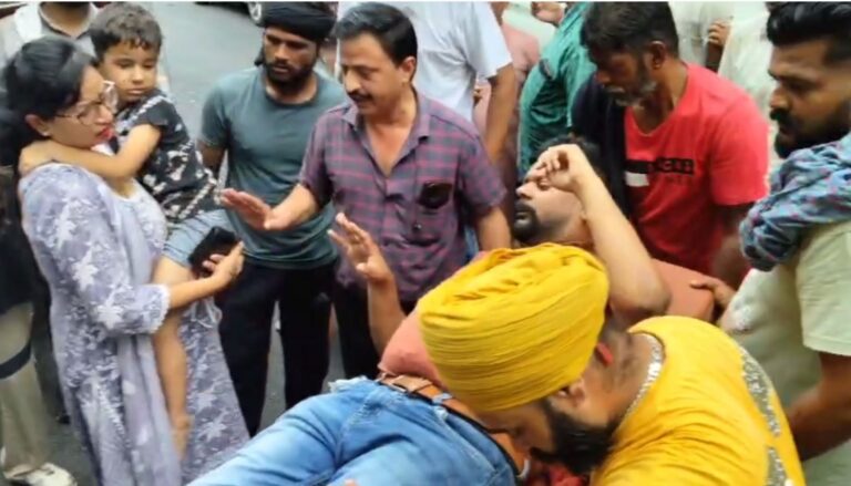 ਹੁਸਿਆਰਪੁਰ ’ਚ ਕਾਰ ਦੇ ਬੱਸ ਵਿਚਾਲੇ ਹਾਦਸਾ/ ਕਾਰ ਦੇ ਉੱਡੇ ਪਰਖੱਚੇ/ ਜਾਨੀ ਨੁਕਸਾਨ ਤੋਂ ਬਚਾਅ