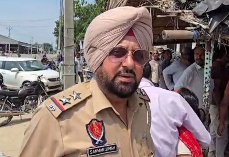 ਲਕਾ ’ਚ ਨੌਜਵਾਨ ਦੇ ਬੇਰਹਿਮੀ ਨਾਲ ਕਤਲ/ ਦਰਜਨ ਤੋਂ ਵਧੇਰੇ ਲੋਕਾਂ ਨੇ ਕੀਤਾ ਹਮਲਾ/ ਰੰਜ਼ਿਸ਼ ਦੱਸੀ ਜਾ ਰਹੀ ਵਜ੍ਹਾ, ਪੁਲਿਸ ਕਰ ਰਹੀ ਜਾਂਚ