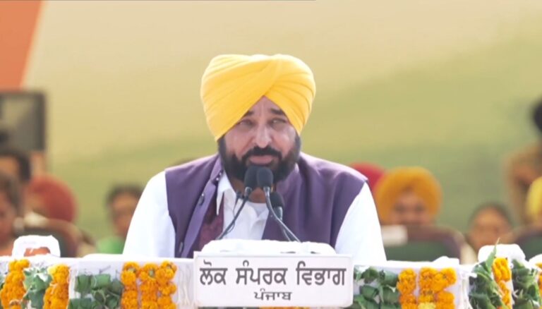 ਫਿਰੋਜ਼ਪੁਰ ਸਥਿਤ ਹੁਸੈਨੀਵਾਲਾ ਸਮਾਰਕ ਪਹੁੰਚੇ ਸੀਐਮ ਮਾਨ/ ਆਜ਼ਾਦੀ ਦਿਹਾੜੇ ਮੌਕੇ ਸ਼ਹੀਦਾਂ ਨੂੰ ਦਿੱਤੀ ਸ਼ਰਧਾਜਲੀ/ ਭਾਈਚਾਰਕ ਸਾਂਝ ਬਣਾਈ ਰੱਖਣ ਦਾ ਦਿੱਤਾ ਸੁਨੇਹਾ