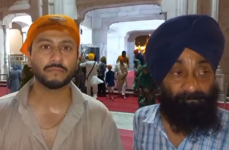 ਸ੍ਰੀ ਹਰਿਮੰਦਰ ਸਾਹਿਬ ਵਿਖੇ ਨਤਮਸਤਕ ਹੋਏ ਪੁਖਰਾਜ ਭੱਲਾ/ ਪਿਤਾ ਜਸਵਿੰਦਰ ਭੱਲਾ ਦੀ ਬਰਸੀ ਮੌਕੇ ਕੀਤੀ ਅਰਦਾਸ/ ਸਵ: ਭੱਲਾ ਨੂੰ ਗੁਰੂ ਚਰਨਾਂ ਵਿਚ ਨਿਵਾਸ ਦੀ ਕੀਤੀ ਕਾਮਨਾ