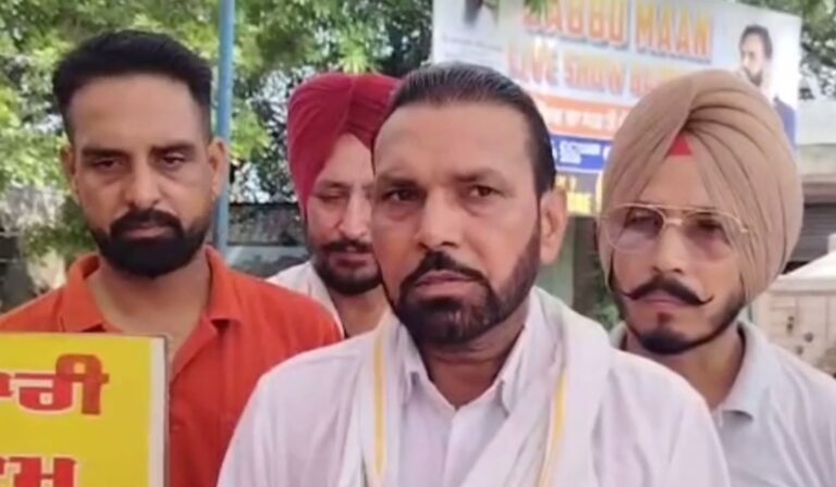ਬਰਨਾਲਾ ’ਚ ਕੱਚੇ ਰੋਡਵੇਜ਼ ਮੁਲਾਜ਼ਮਾਂ ਦੀ ਹੜਤਾਲ ਸ਼ੁਰੂ/ ਮੰਗਾਂ ਨਾ ਮੰਨਣ ਸੈਸ਼ਨ ਦੇ ਘਿਰਾਓ ਦੀ ਦਿੱਤੀ ਚਿਤਾਵਨੀ/ ਹੜਤਾਲ ਦੇ ਚਲਦਿਆਂ ਪ੍ਰੇਸ਼ਾਨ ਹੋਏ ਯਾਤਰੀ