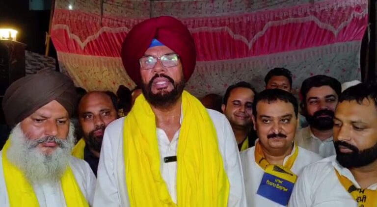 ਅਜਨਾਲਾ ਹਲਕੇ ’ਚ ਆਮ ਆਦਮੀ ਪਾਰਟੀ ਨੂੰ ਹੁਲਾਰਾ/ ਕਈ ਪਰਿਵਾਰ ਭਾਜਪਾ ਪਰਿਵਾਰ ‘ਆਪ’ ’ਚ ਸ਼ਾਮਲ/ ਵਿਧਾਇਕ ਧਾਲੀਵਾਲ ਨੇ ਕੀਤਾ ਸਵਾਗਤ