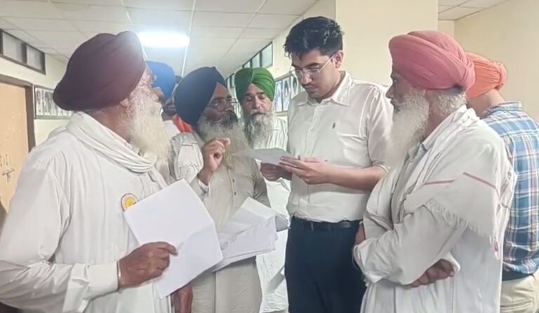 ਤਰਨ ਤਾਰਨ ਡੀਸੀ ਦਫਤਰ ਅੱਗੇ ਕਿਸਾਨਾਂ ਦਾ ਧਰਨਾ/ ਪੰਜਾਬ ਸਰਕਾਰ ਖਿਲਾਫ ਕੀਤੀ ਜੰਮ ਕੇ ਨਾਅਰੇਬਾਜ਼ੀ/ ਹੱਕੀ ਮੰਗਾਂ ਨੂੰ ਲੈ ਕੇ ਦਿੱਤਾ ਮੰਗ ਪੱਤਰ