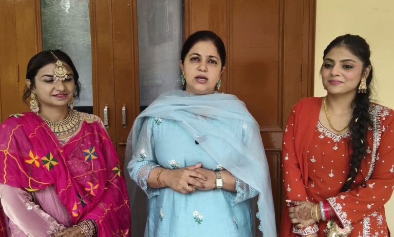 ਮੋਗਾ ’ਚ ਤੀਆਂ ਦੇ ਤਿਉਹਾਰ ਦੀਆਂ ਰੌਣਕਾਂ/ ਮਹਿਲਾਵਾਂ ਵੱਲੋਂ ਰੰਗਾਰੰਗ ਤੀਆਂ ਸਮਾਗਮ/ ਕਾਂਗਰਸੀ ਆਗੂ ਮਾਲਵਿਕਾ ਸੂਦ ਨੇ ਵੀ ਕੀਤੀ ਸ਼ਿਰਕਤ