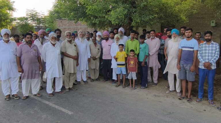 ਜਲਾਲਾਬਾਦ ’ਚ 6 ਮੱਝਾਂ ਤੇ ਬੱਕਰੀ ਦੀ ਮੌਤ/ ਸ਼ੈੱਡ ਨੂੰ ਅੱਗ ਲੱਗਣ ਕਾਰਨ ਗਈ ਜਾਨ/ ਪੁਲਿਸ ਮੁਲਾਜ਼ਮ ਨੇ ਦੋ ਪਸ਼ੂਆਂ ਦੀ ਬਚਾਈ ਜਾਨ