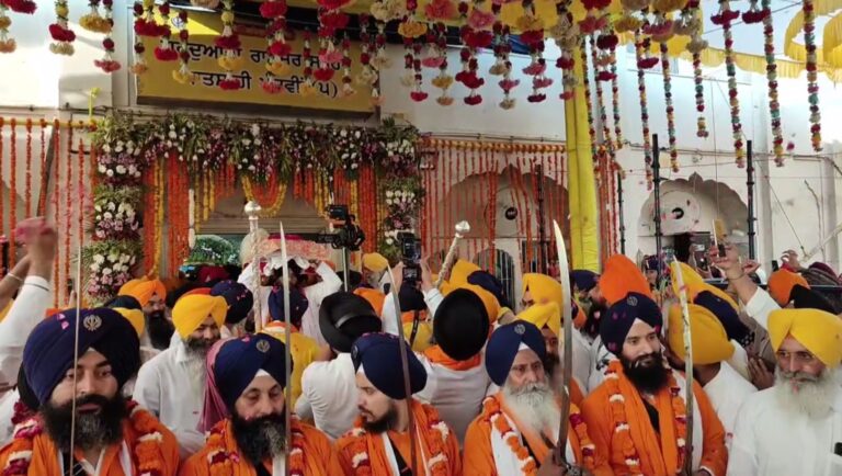 ਸ੍ਰੀ ਦਰਬਾਰ ਸਾਹਿਬ ਵਿਖੇ ਪਹਿਲੇ ਪ੍ਰਕਾਸ਼ ਪੁਰਬ ਦੀਆਂ ਅਲੌਕਿਕ ਰੌਣਕਾਂ/ ਗੁਰਦੁਆਰਾ ਰਾਮਸਰ ਸਾਹਿਬ ਤੋਂ ਨਗਰ ਕੀਰਤਨ ਰਵਾਨਾ/ ਦੇਸ਼-ਵਿਦੇਸ਼ ਤੋਂ ਸੰਗਤ ਨੇ ਕੀਤੀ ਸ਼ਿਰਕਤ