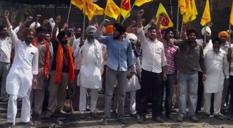 ਪੱਟੀ ਦੇ ਪਿੰਡ ਲੌਕਾ ਰਾਣਾ ਸ਼ੂਗਰ ਮਿੱਲ ਦੇ ਬਾਹਰ ਧਰਨਾ/ ਬਕਾਇਆ ਪੈਸਿਆਂ ਦੀ ਅਦਾਇਗੀ ਦੀ ਮੰਗ/ ਮੰਗ ਨਾ ਮੰਨੇ ਜਾਣ ਤਕ ਸੰਘਰਸ਼ ਜਾਰੀ ਰੱਖਣ ਐਲਾਨ