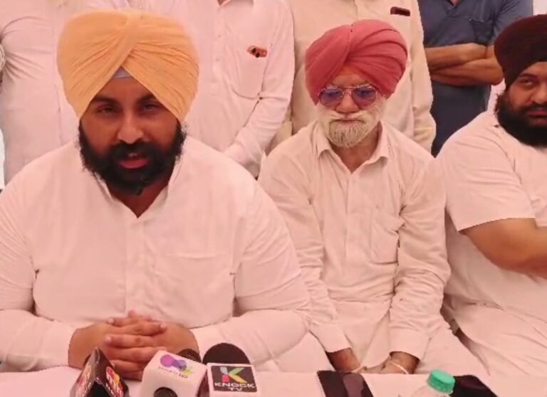 ਨੰਗਲ ’ਚ ਮੰਤਰੀ ਹਰਜੋਤ ਬੈਂਸ ਵੱਲੋਂ ਜਨਤਕ ਮੀਟਿੰਗ/ ਸਾਡਾ ਵਿਧਾਇਕ ਸਾਡੇ ਵਿਚ ਤਹਿਤ ਕੀਤੀ ਲੋਕ ਮਿਲਣੀ/ ਲੋਕਾਂ ਦੇ ਮਸਲੇ ਸੁਣ ਕੇ ਮੌਕੇ ’ਤੇ ਹੀ ਕੀਤਾ ਹੱਲ