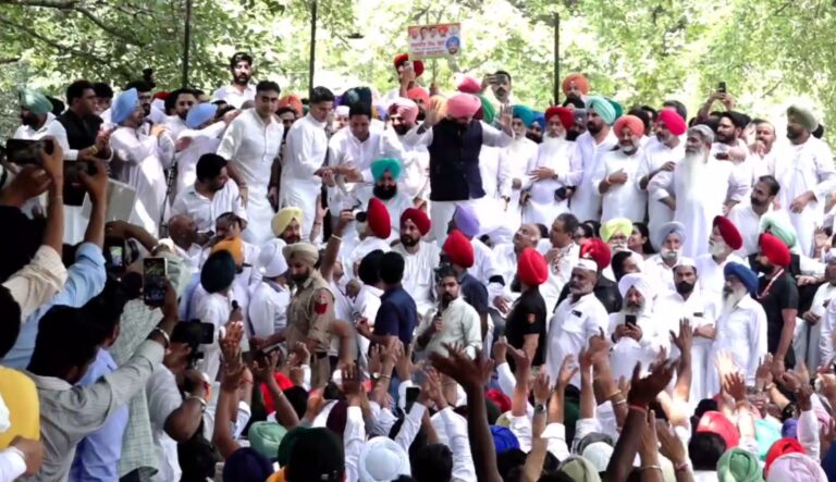 ਚੰਡੀਗੜ੍ਹ ’ਚ ਕਾਂਗਰਸ ਦਾ ਇਨਸਾਫ਼ ਲਈ ਰੋਸ ਮਾਰਚ/ ਵਿੱਤ ਮੰਤਰੀ ਦੀ ਰਿਹਾਇਸ਼ ਵੱਲ ਜਾਂਦਿਆਂ ਨੂੰ ਰੋਕਿਆ/ ਪੁਲਿਸ ਨੇ ਹਿਰਾਸਤ ’ਚ ਲਏ ਕਈ ਆਗੂ