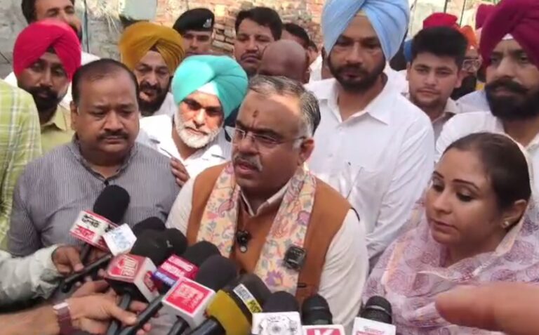 ਸੰਗਰੂਰ ਦੇ ਪਿੰਡ ਤੂਰ ਬੰਜਾਰਾ ਪਹੁੰਚੇ ਤਰੁਣ ਚੁਗ/ ਗੁਲਜਾਰ ਸਿੰਘ ਦੇ ਪਰਿਵਾਰ ਨਾਲ ਕੀਤੀ ਮੁਲਾਕਾਤ/ ਮਾਮਲੇ ਦੀ ਸੀਬੀਆਈ ਜਾਂਚ ਦੀ ਕੀਤੀ ਮੰਗ