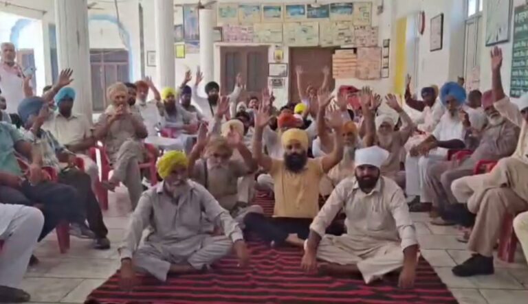 ਕੋਟਕਪੂਰਾ ਦੇ ਪਿੰਡ ਹਰੀਨੌਂ ਵਾਸੀਆਂ ਦਾ ਵੱਡਾ ਫੈਸਲਾ/ ਅਕਾਲੀ ਦਲ ਵਾਰਿਸ ਪੰਜਾਬ ਦੇ ਬਾਈਕਾਟ ਦਾ ਐਲਾਨ/ ਹਰੀਨੌਂ ਕਤਲ ਮਾਮਲੇ ਨੂੰ ਲੈ ਕੇ ਨਾਰਾਜ਼ ਹਨ ਪਿੰਡ ਵਾਸੀ