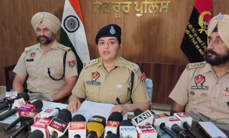 ਸੰਗਰੂਰ ਪੁਲਿਸ ਦੀ ਤਸ਼ੱਦਦ ਮਾਮਲੇ ’ਚ ਪ੍ਰੈੱਸ ਕਾਨਫਰੰਸ/ ਮੋਹਨਜੀਤ ਸੇਰੋਂ ’ਤੇ 8 ਮਾਮਲੇ ਦਰਜ ਹੋਣ ਦਾ ਖੁਲਾਸਾ/ ਕੁੱਟਮਾਰ ਤੇ ਤਸ਼ੱਦਦ ਦੇ ਦੋਸ਼ਾਂ ਤੋਂ ਕੀਤਾ ਇਨਕਾਰ