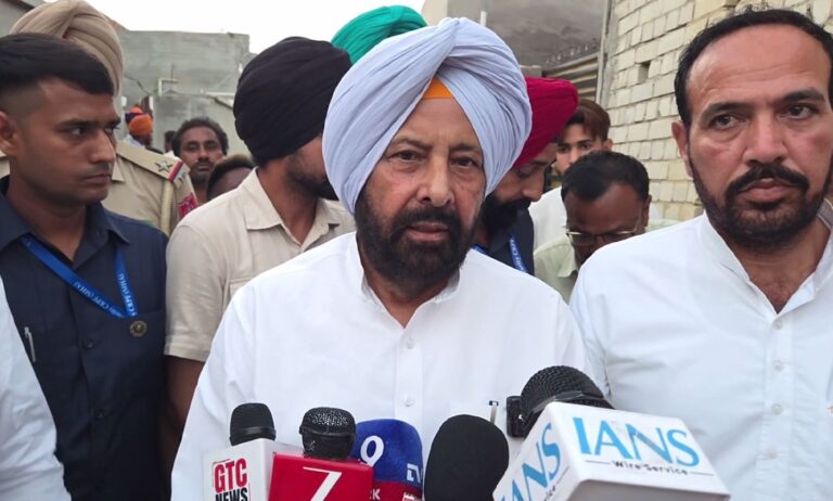 ਮਾਨਸਾ ’ਚ ਅਰਸ਼ਦੀਪ ਦੇ ਘਰ ਪਹੁੰਚੇ ਕੇਵਲ ਢਿੱਲੋਂ/ ਪਰਿਵਾਰ ਨਾਲ ਮਿਲ ਕੇ ਸਾਂਝਾ ਕੀਤਾ ਦੁੱਖ/ ਪਾਰਟੀ ਵੱਲੋਂ ਹਰ ਸੰਭਵ ਮਦਦ ਦਾ ਦਿੱਤਾ ਭਰੋਸਾ